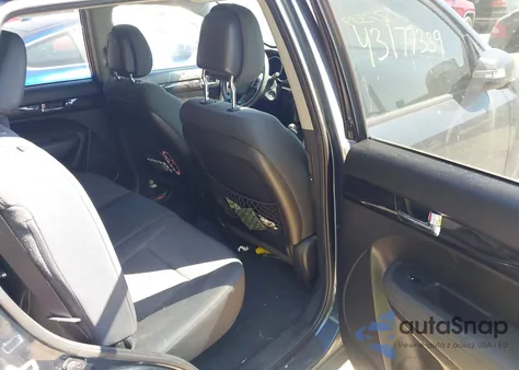 2011 Kia Sorento Lx z USA, uszkodzony, nr VIN 5XYKTDA15BG038755